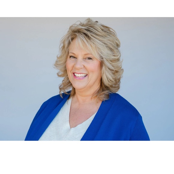 Meet your Posher, Wendy - Picture 2 of 2